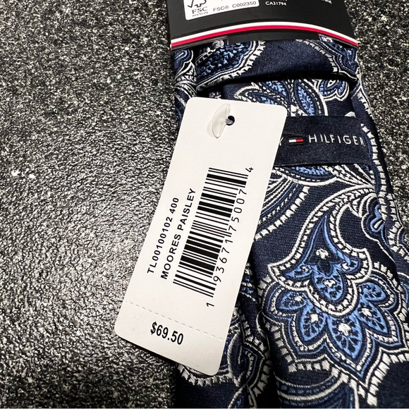 NWT Tommy Hilfiger Moores Paisley Tie - Picture 4 of 4